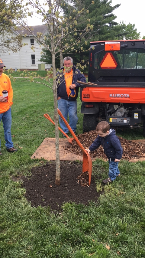 Future Illini adds soil to Arbor Day tree