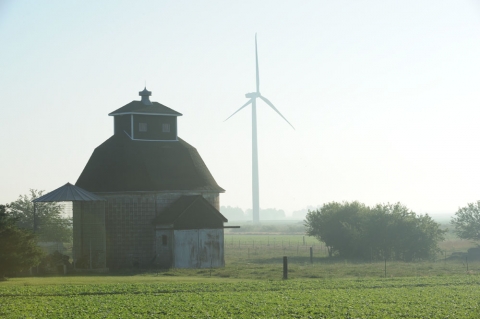 Picture of a Wind turbine at the RailSplitter Wind Farm